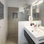 Romantic 3-bedroom Near Βίλα