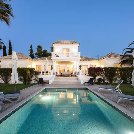 Romantic 3-bedroom Near Καρβοέιρο