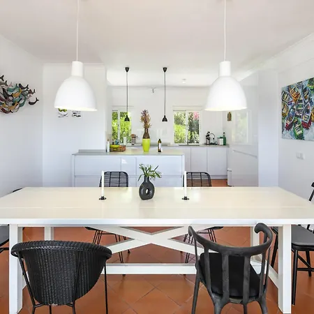 Romantic 3-bedroom Near *
